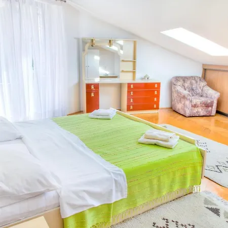 Josip 2011 Apartman *