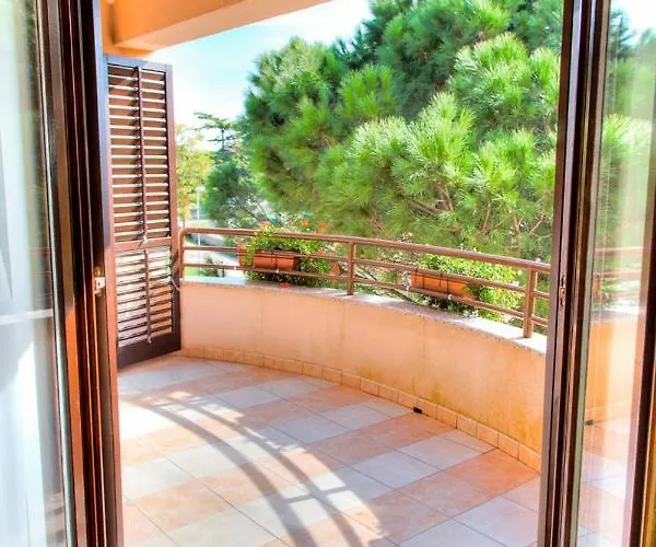 Josip 2011 아파트 파자나